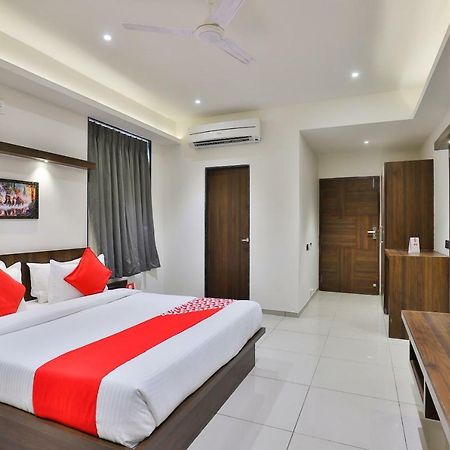 Oyo 16604 Hotel Sparsh Inn Ahmedabad Extérieur photo
