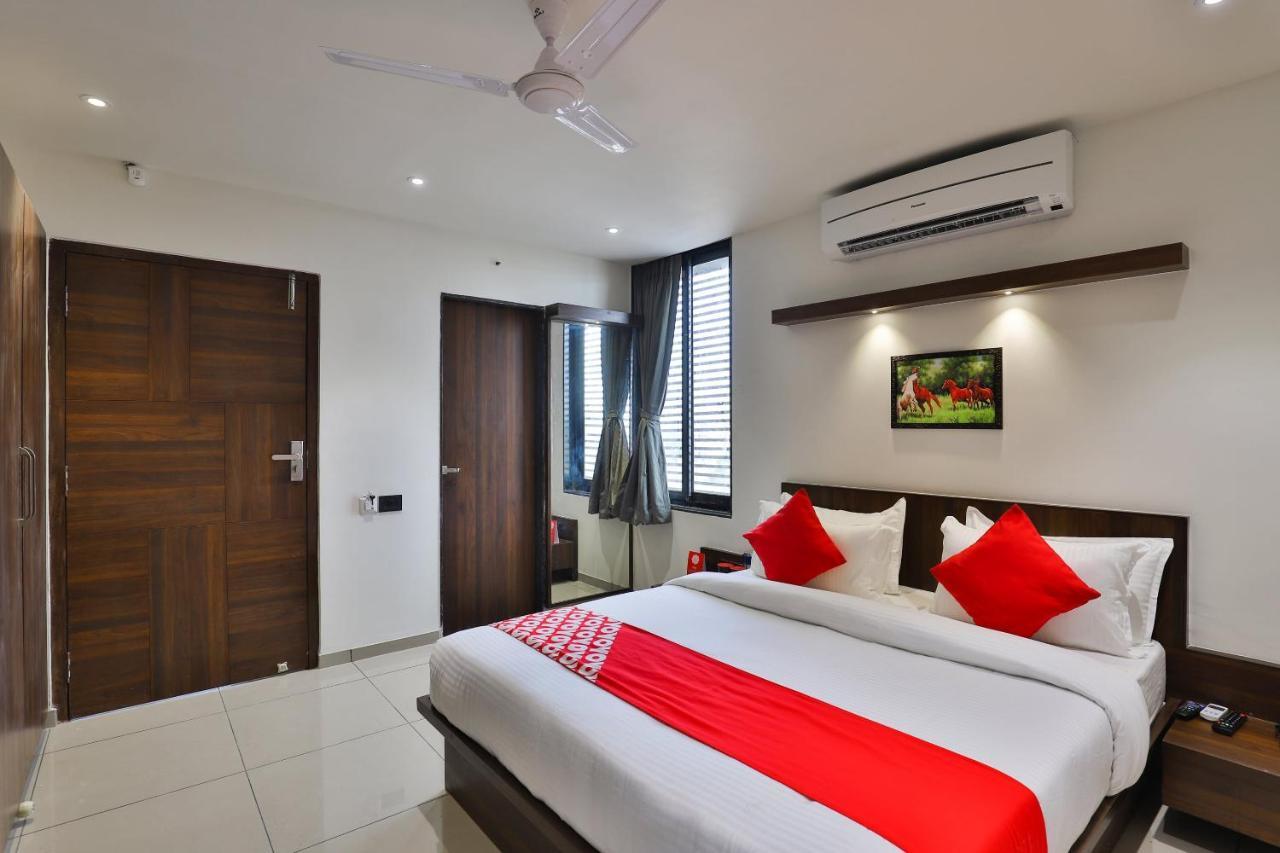 Oyo 16604 Hotel Sparsh Inn Ahmedabad Extérieur photo