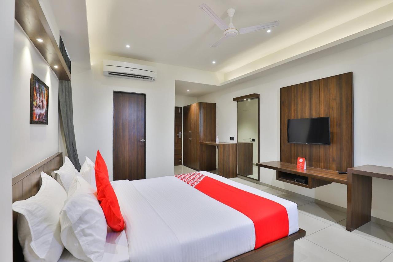 Oyo 16604 Hotel Sparsh Inn Ahmedabad Extérieur photo