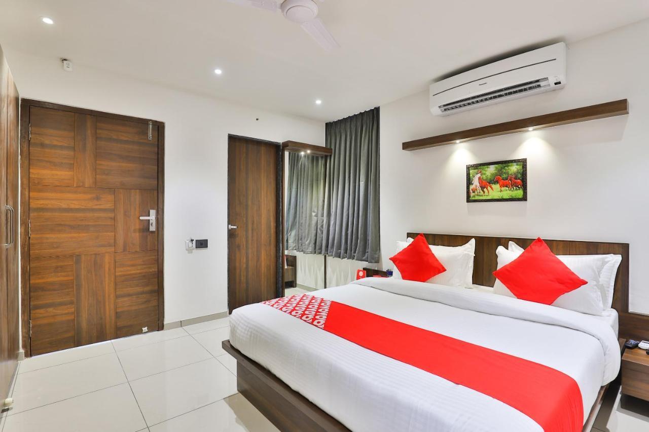 Oyo 16604 Hotel Sparsh Inn Ahmedabad Extérieur photo