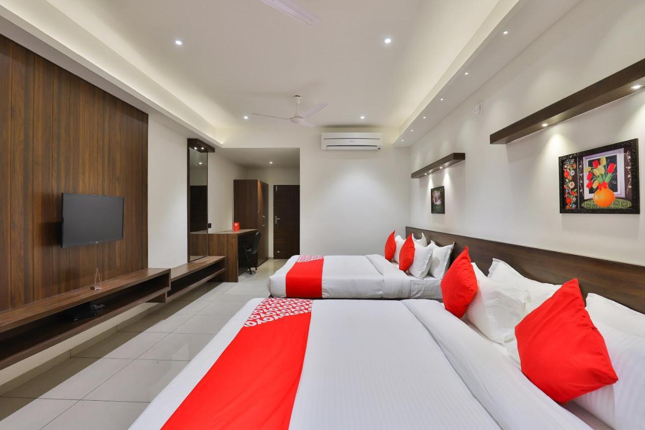 Oyo 16604 Hotel Sparsh Inn Ahmedabad Extérieur photo