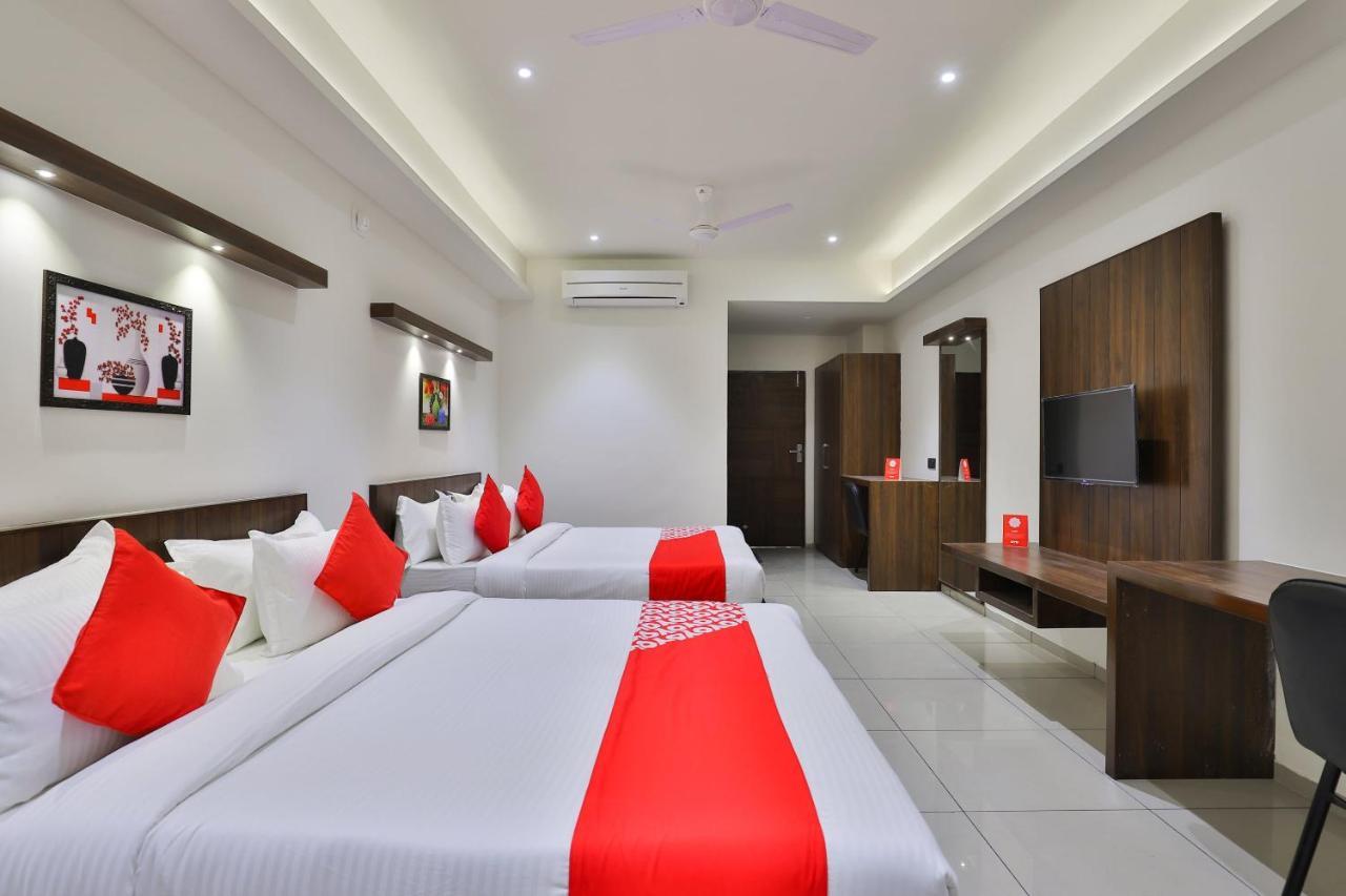 Oyo 16604 Hotel Sparsh Inn Ahmedabad Extérieur photo