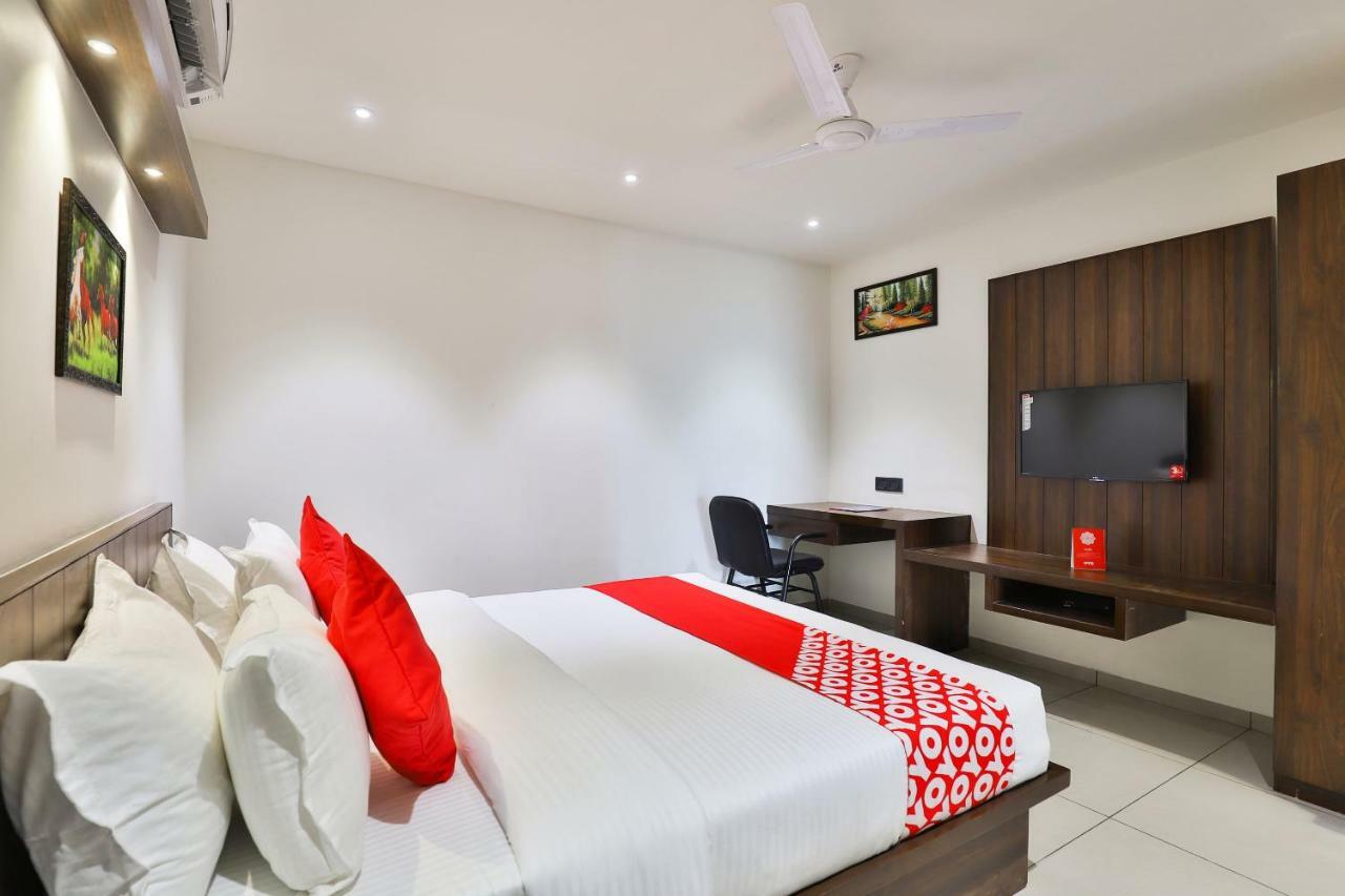 Oyo 16604 Hotel Sparsh Inn Ahmedabad Extérieur photo
