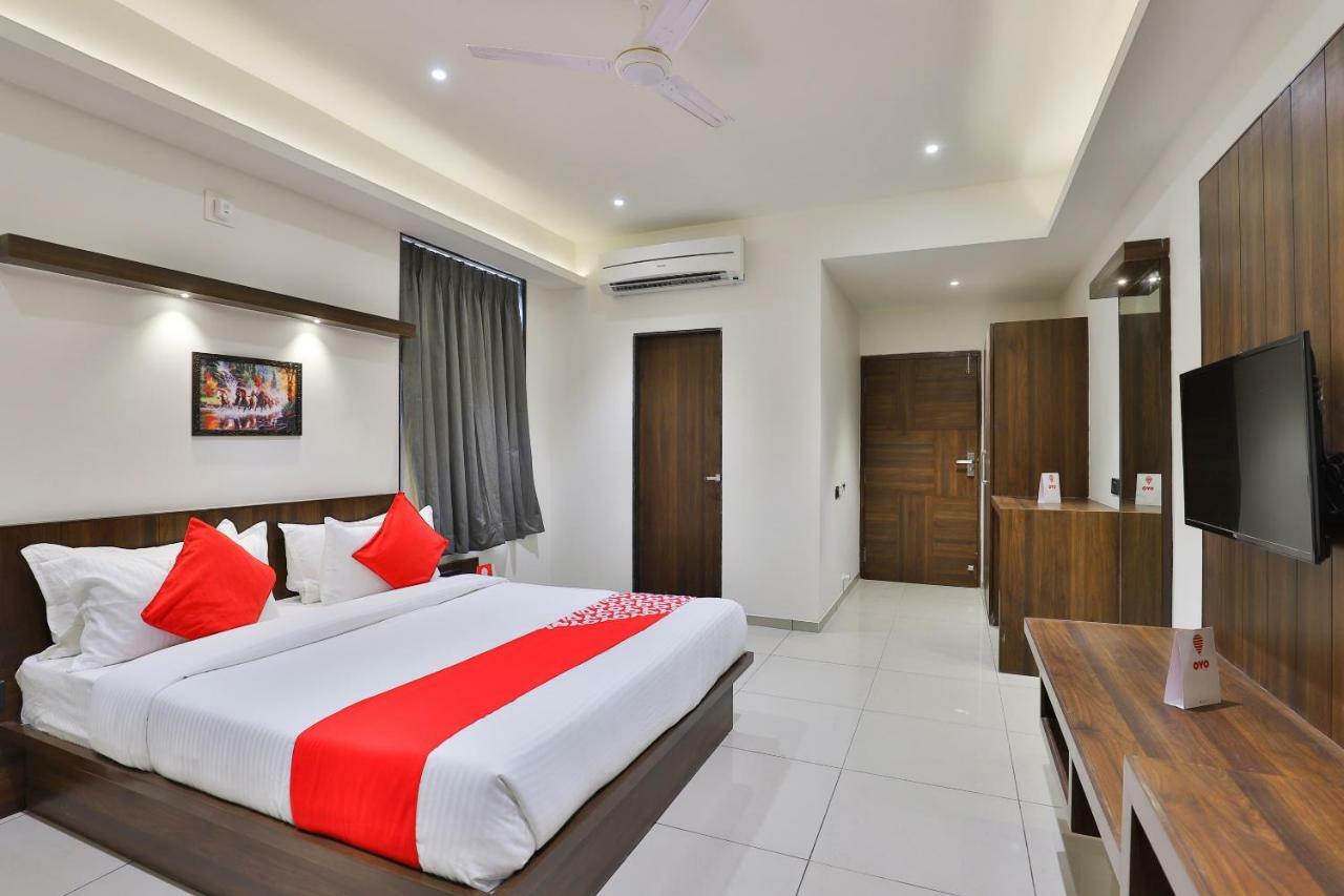 Oyo 16604 Hotel Sparsh Inn Ahmedabad Extérieur photo
